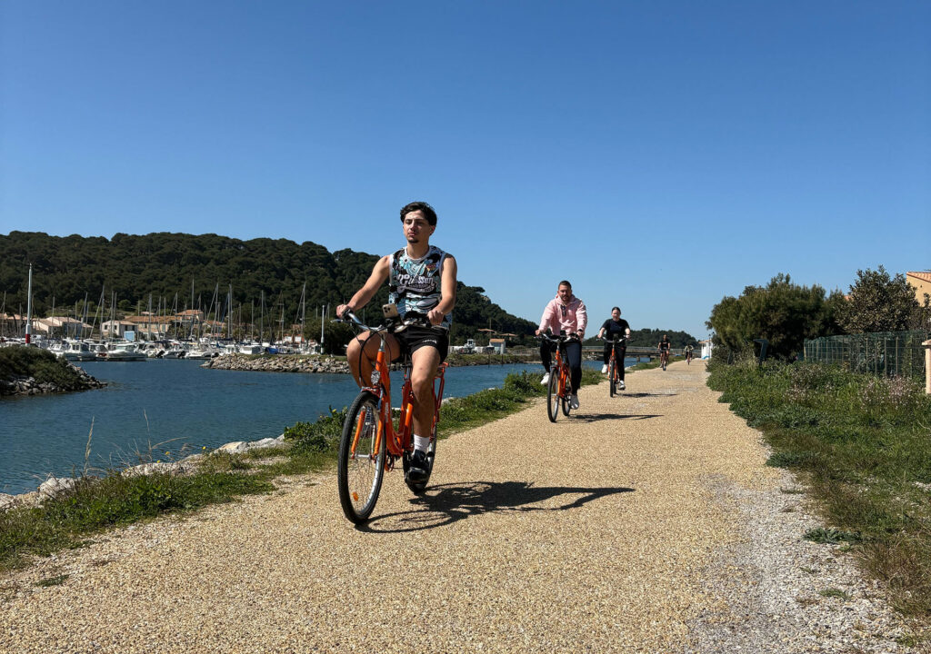 visiter gruissan, mer et salin en vélo avec trottup