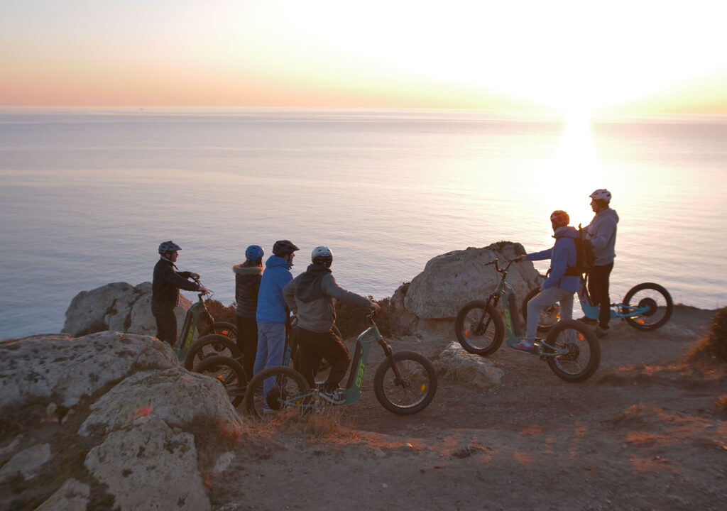 visiter Leucate et ses falaises avec Trottup en trottinette tout terrain électrique