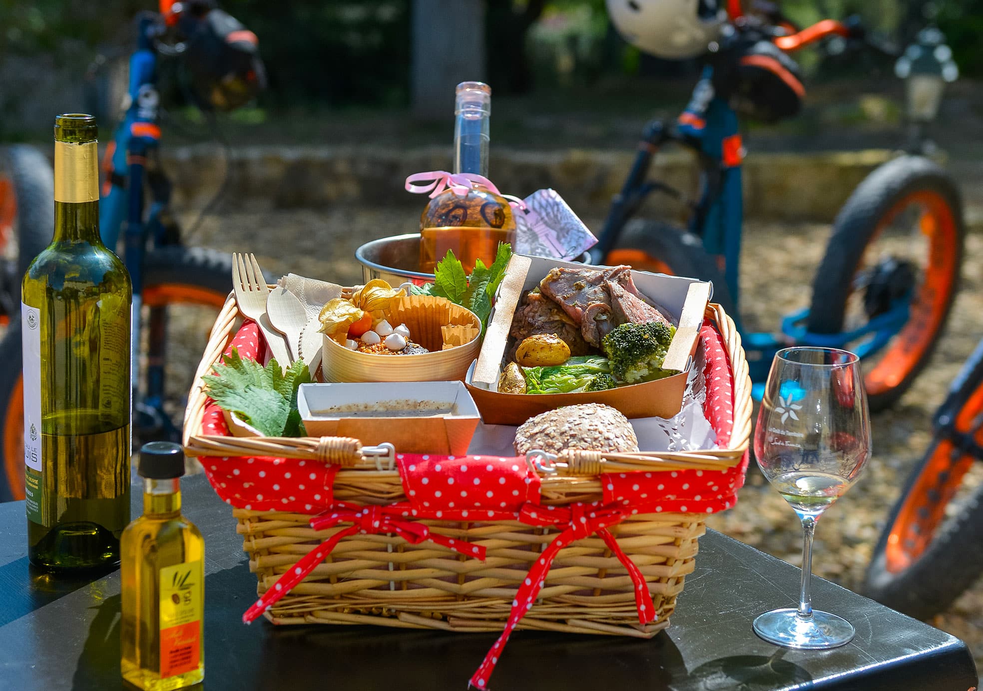 activité dégustation lors de votre séminaire d'entreprise clé en main avec Trottup