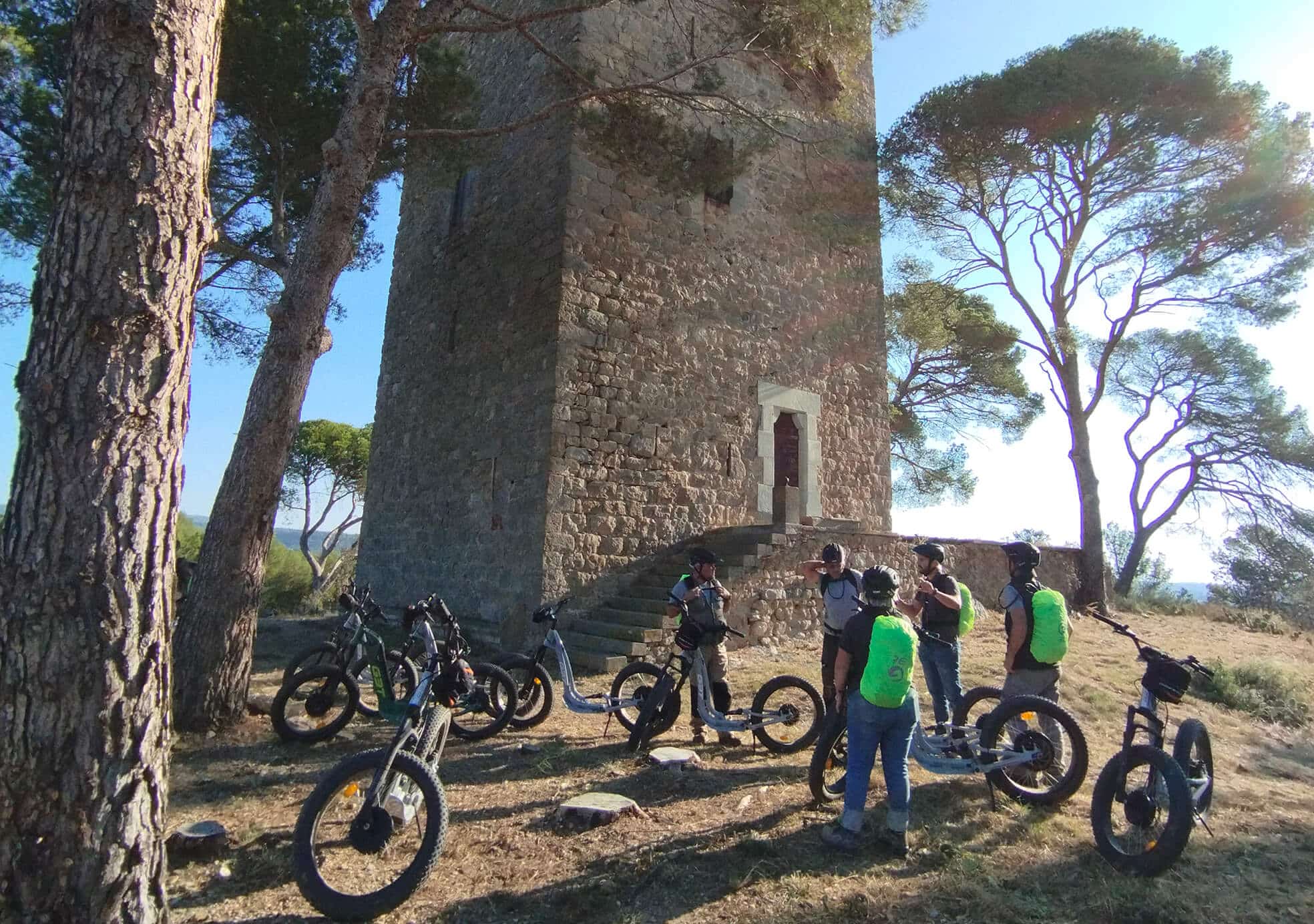 activité de groupe en trottinette électrique tout terrain à la tour montrabech lézignan