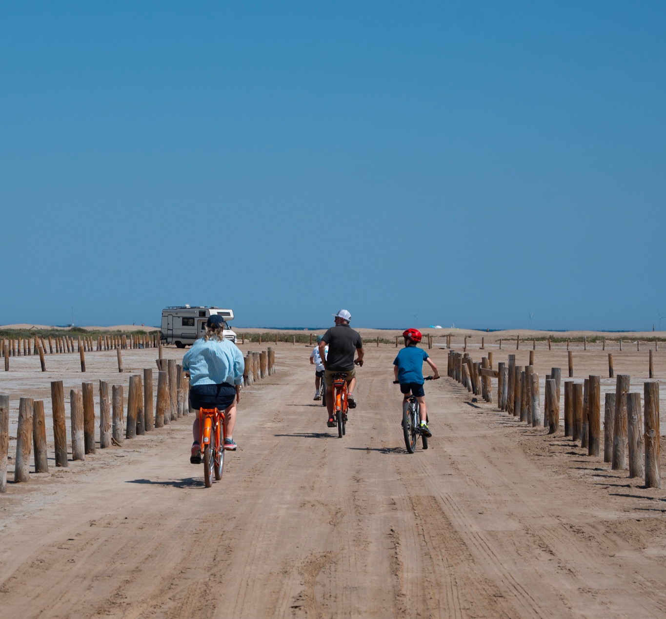 Que faire à Saint-Pierre-la-Mer ? Découvrez le littoral autrement à vélo avec Trottup